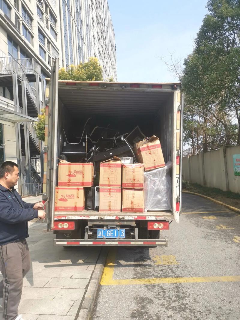 专业长途搬家与物流托运 一站式打包搬运，提供优质服务与合理价格